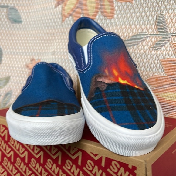 Vans WMNS Classic Slip-0n
Big Reveal Classics Navy/
VN000XG81P4
Sneakers - Picture 9 of 16